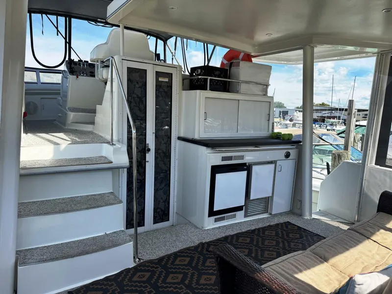 Slide: The Image of Carver 445 Aft Cabin Motor Yacht 1997 - 5600053