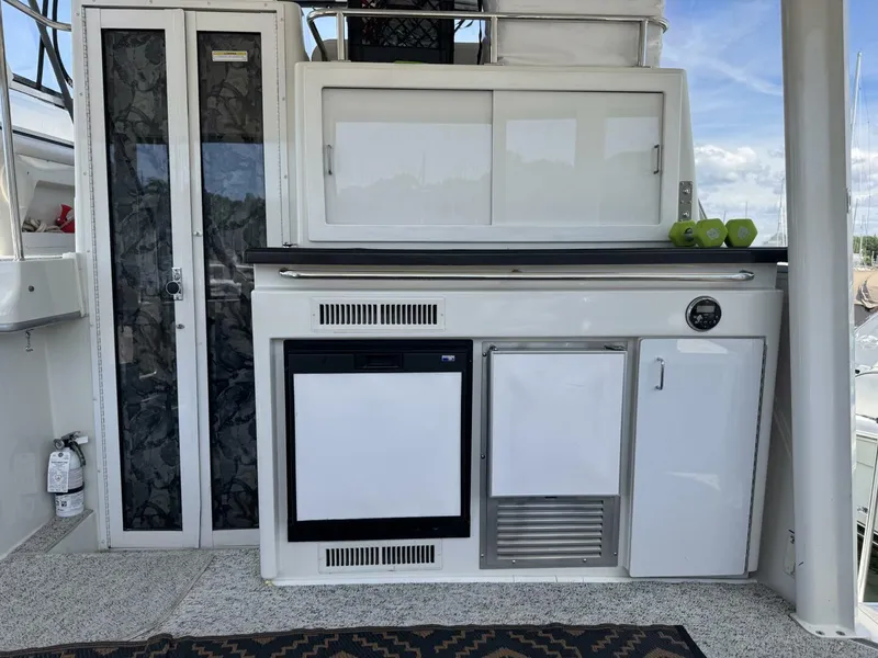 Slide: The Image of Carver 445 Aft Cabin Motor Yacht 1997 - 5600054