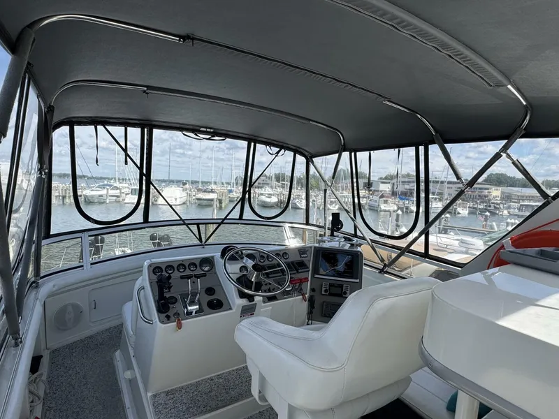 Slide: The Image of Carver 445 Aft Cabin Motor Yacht 1997 - 5600104