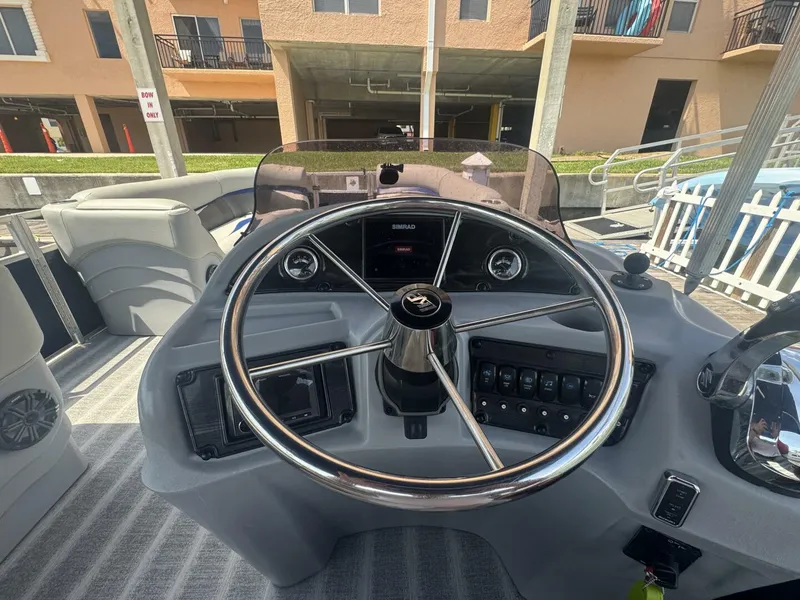 Slide: The Image of Leisure Kraft Pontunes Inc Prestige 2635 LX Tri-Toon 2021 - 5603996