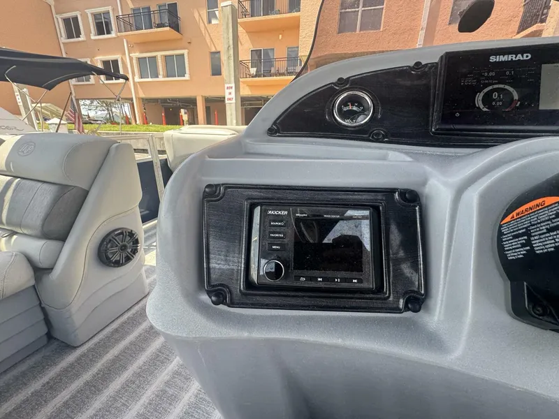 Slide: The Image of Leisure Kraft Pontunes Inc Prestige 2635 LX Tri-Toon 2021 - 5603998