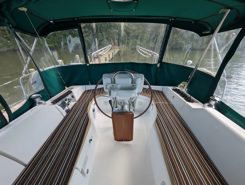 Slide: The Image of Beneteau 373 2006 - 5600767