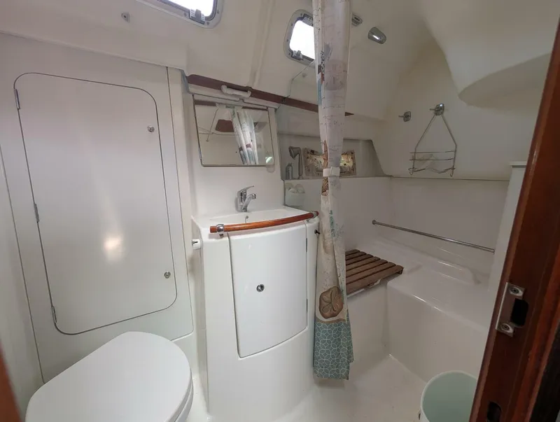 Slide: The Image of Beneteau 373 2006 - 5600770