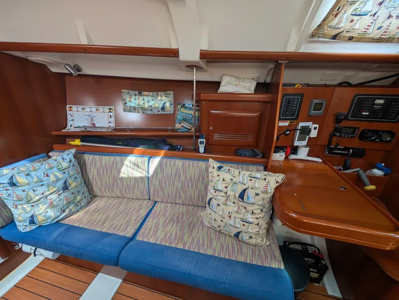 Slide: The Image of Beneteau 373 2006 - 5600743