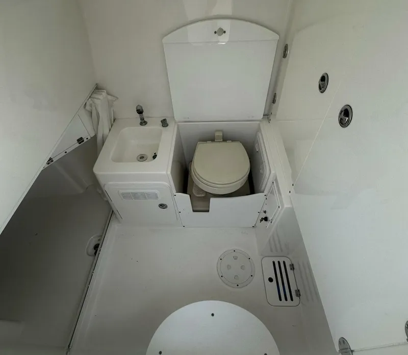 Slide: The Image of Everglades 350 Center Console 2007 - 5600800