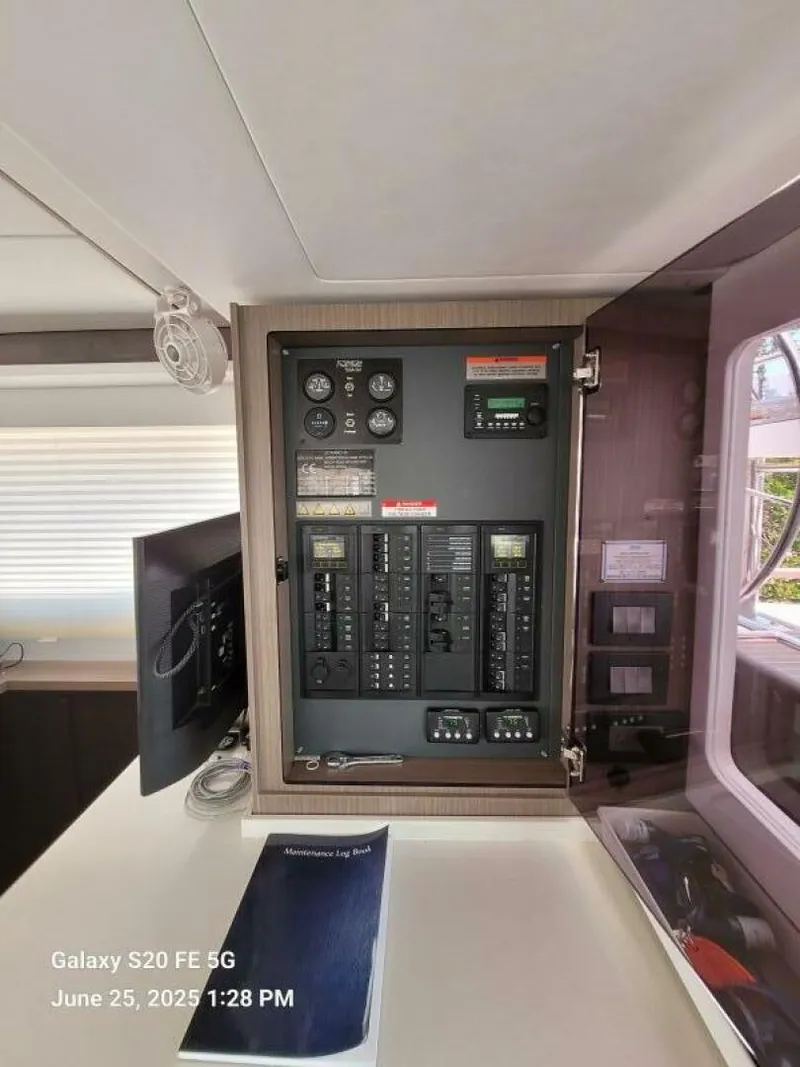 Slide: The Image of Leopard 45 2022 - 5601039