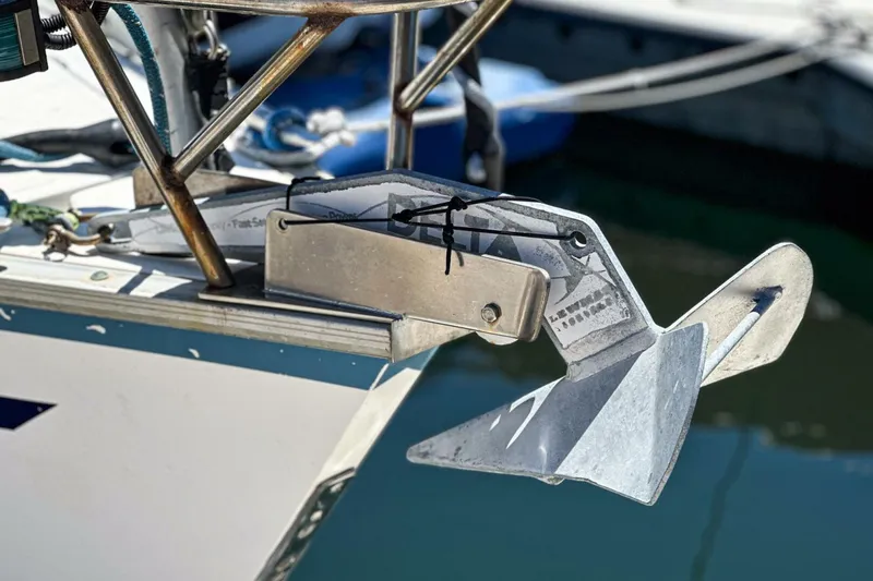 Slide: The Image of Hunter 37 1988 - 5604110