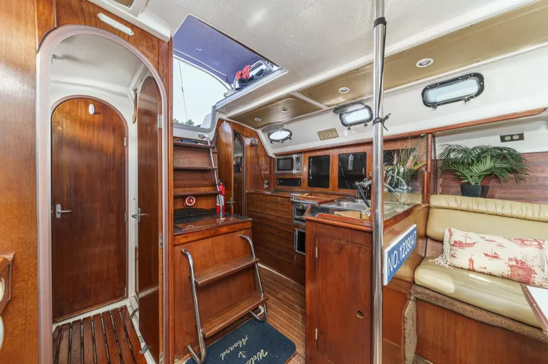 Slide: The Image of Hunter 37 1988 - 5604132