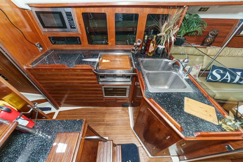 Slide: The Image of Hunter 37 1988 - 5604133