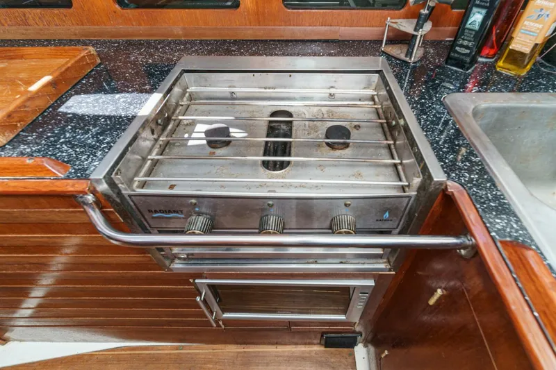 Slide: The Image of Hunter 37 1988 - 5604136