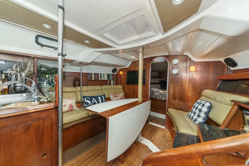 Slide: The Image of Hunter 37 1988 - 5604139