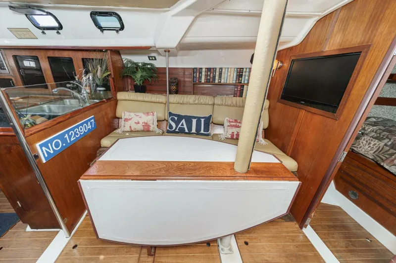 Slide: The Image of Hunter 37 1988 - 5604140