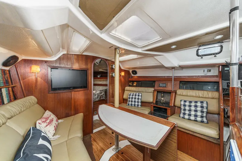 Slide: The Image of Hunter 37 1988 - 5604142