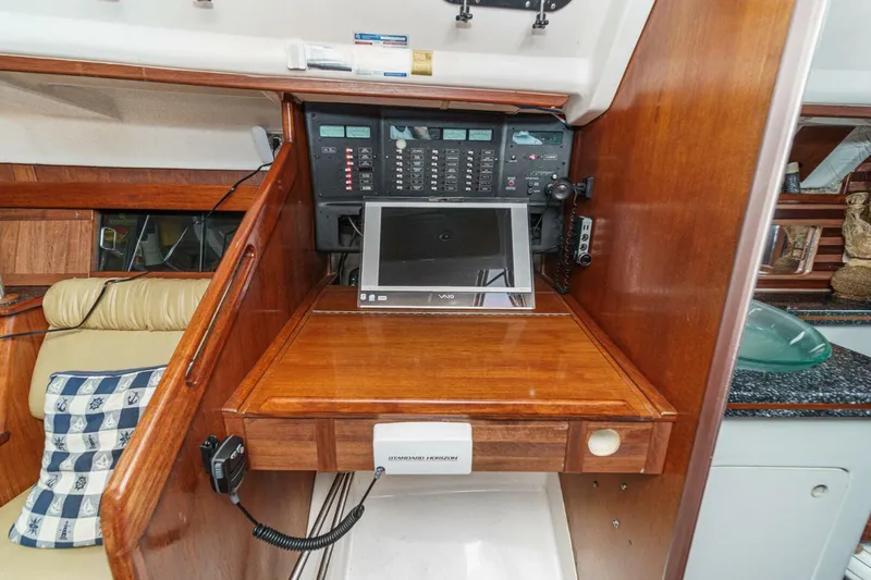 Slide: The Image of Hunter 37 1988 - 5604145