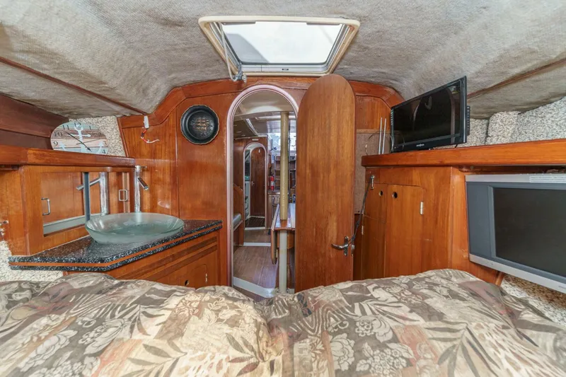 Slide: The Image of Hunter 37 1988 - 5604148