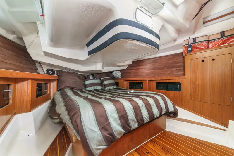 Slide: The Image of Hunter 37 1988 - 5604150