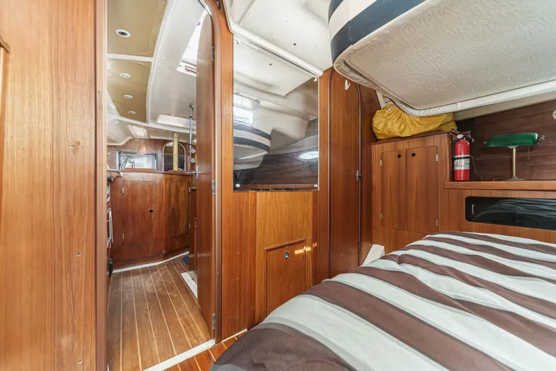 Slide: The Image of Hunter 37 1988 - 5604151