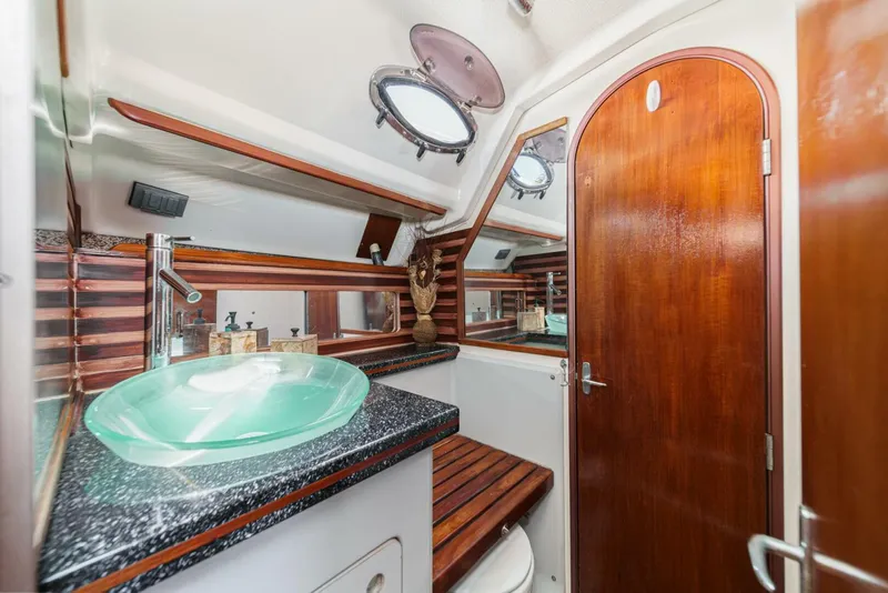 Slide: The Image of Hunter 37 1988 - 5604153