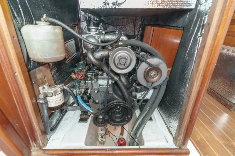 Slide: The Image of Hunter 37 1988 - 5604154