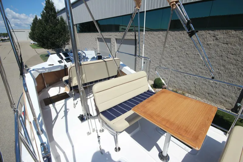 Slide: The Image of Ranger Tug R-31 Command Bridge LE 2020 - 5601346