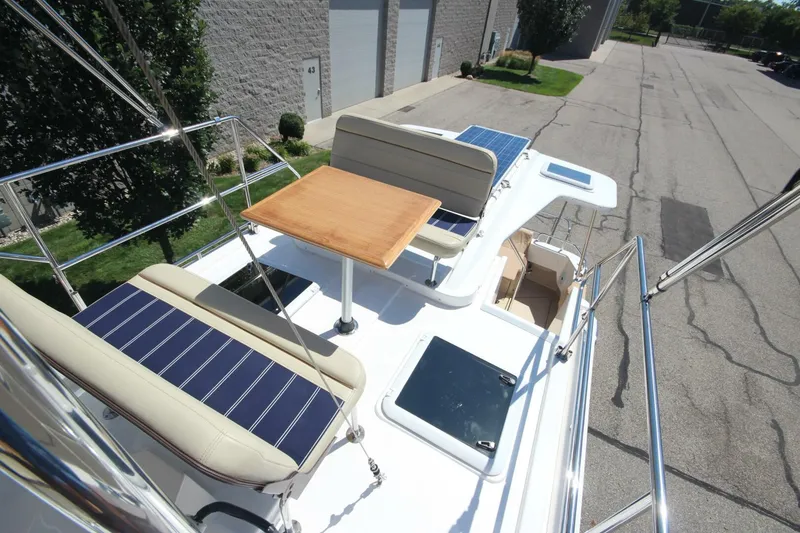 Slide: The Image of Ranger Tug R-31 Command Bridge LE 2020 - 5601348