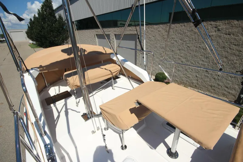 Slide: The Image of Ranger Tug R-31 Command Bridge LE 2020 - 5601343