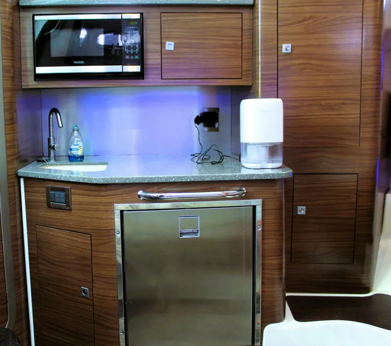 Slide: The Image of Boston Whaler 345 Conquest 2017 - 5601577