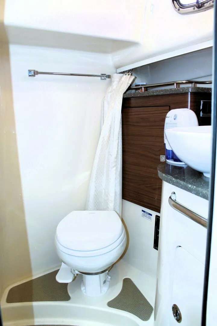 Slide: The Image of Boston Whaler 345 Conquest 2017 - 5601576