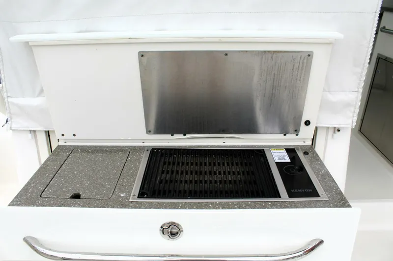 Slide: The Image of Boston Whaler 345 Conquest 2017 - 5601593