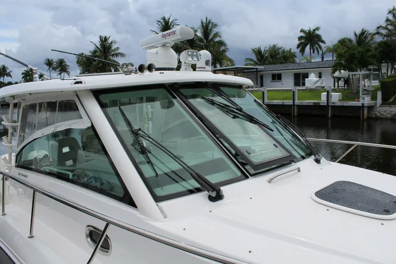 Slide: The Image of Boston Whaler 345 Conquest 2017 - 5601589