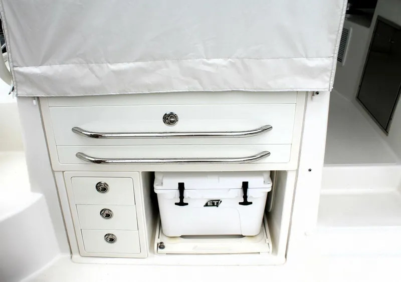 Slide: The Image of Boston Whaler 345 Conquest 2017 - 5601596