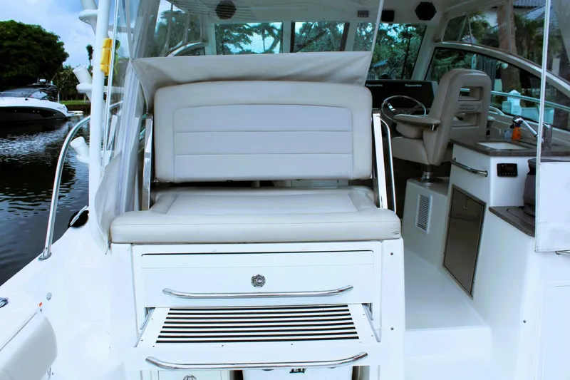 Slide: The Image of Boston Whaler 345 Conquest 2017 - 5601597