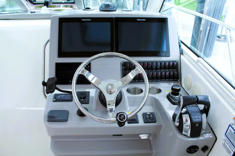 Slide: The Image of Boston Whaler 345 Conquest 2017 - 5601601