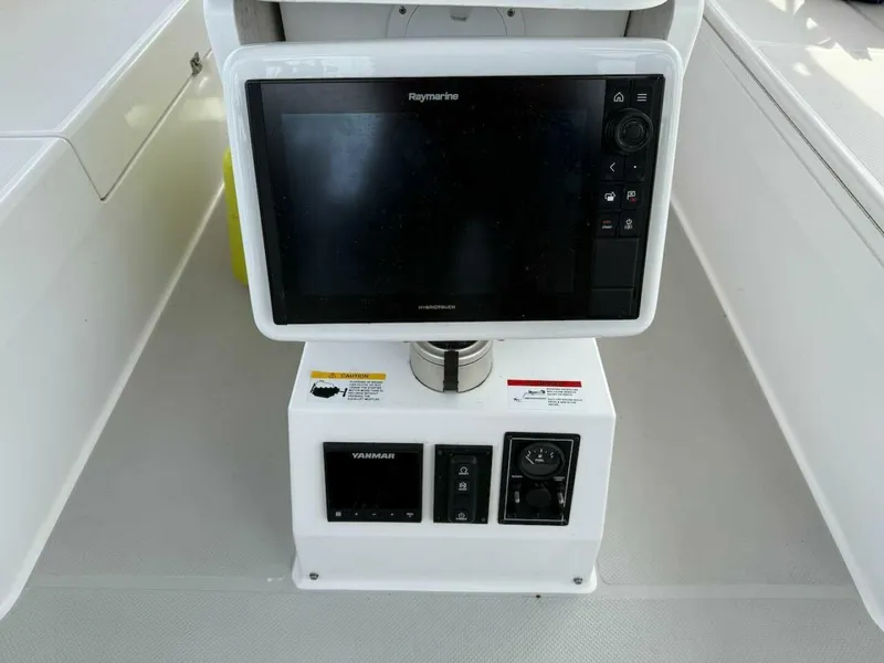 Slide: The Image of Catalina 425 2022 - 5602957