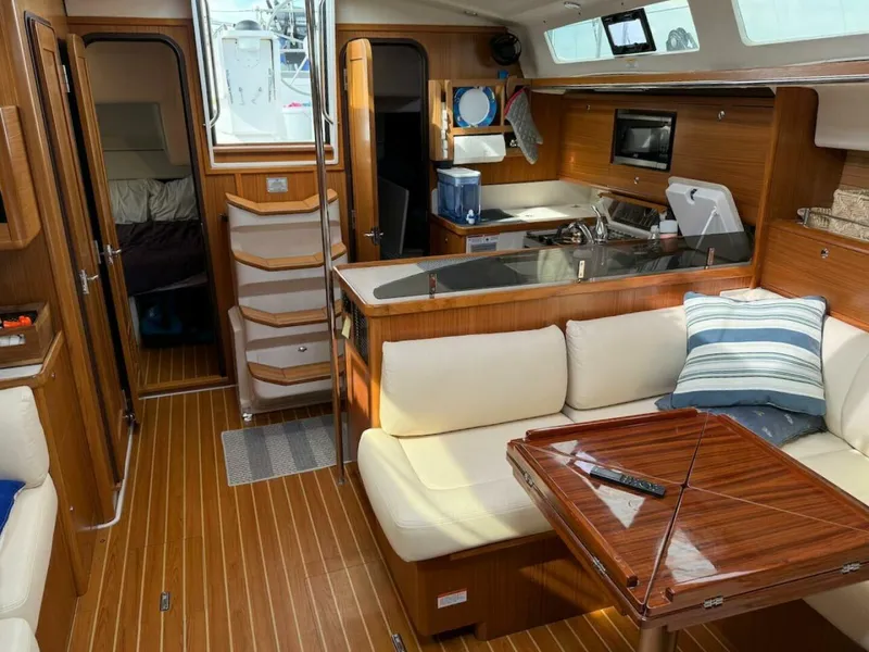 Slide: The Image of Catalina 425 2022 - 5602980