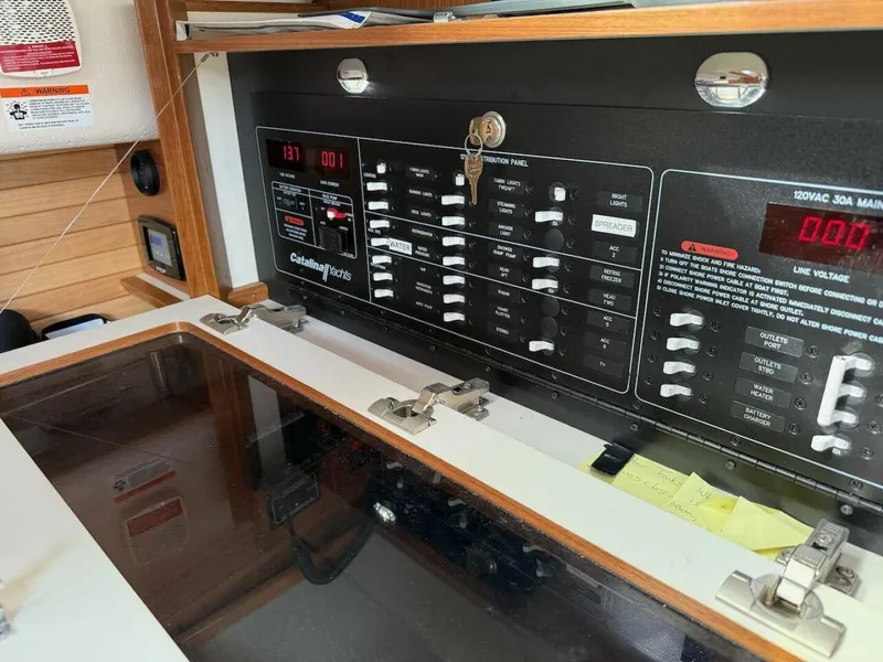 Slide: The Image of Catalina 425 2022 - 5602989