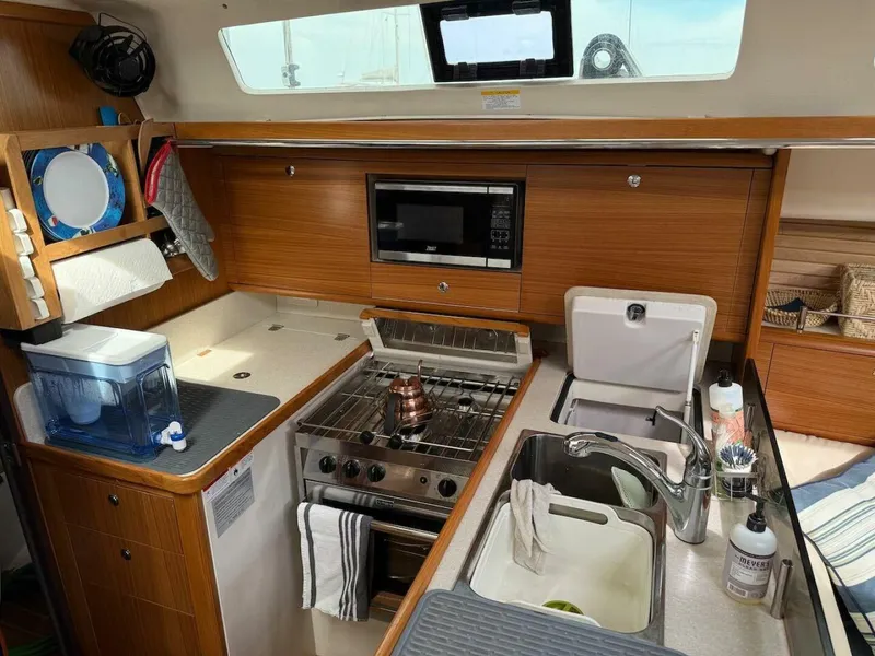 Slide: The Image of Catalina 425 2022 - 5602991