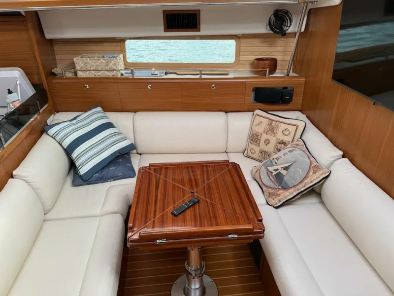 Slide: The Image of Catalina 425 2022 - 5603005