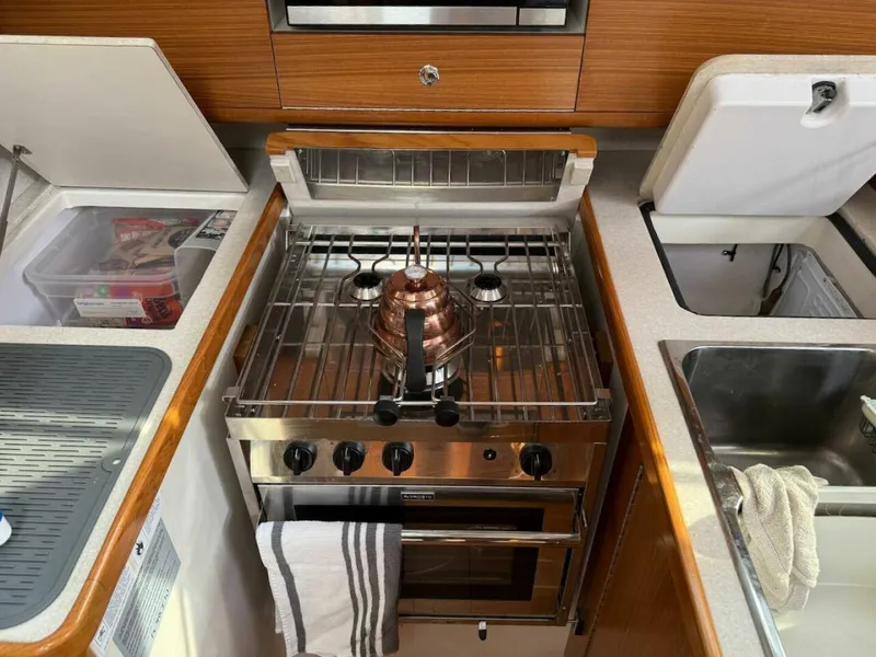 Slide: The Image of Catalina 425 2022 - 5603008