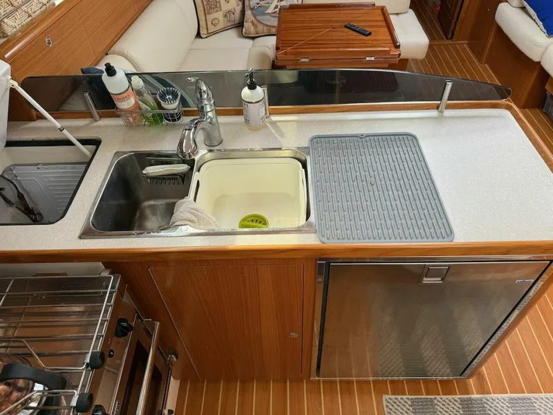 Slide: The Image of Catalina 425 2022 - 5603010