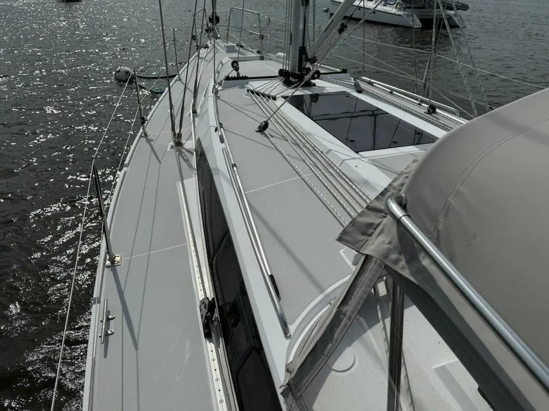 Slide: The Image of Catalina 425 2022 - 5602947