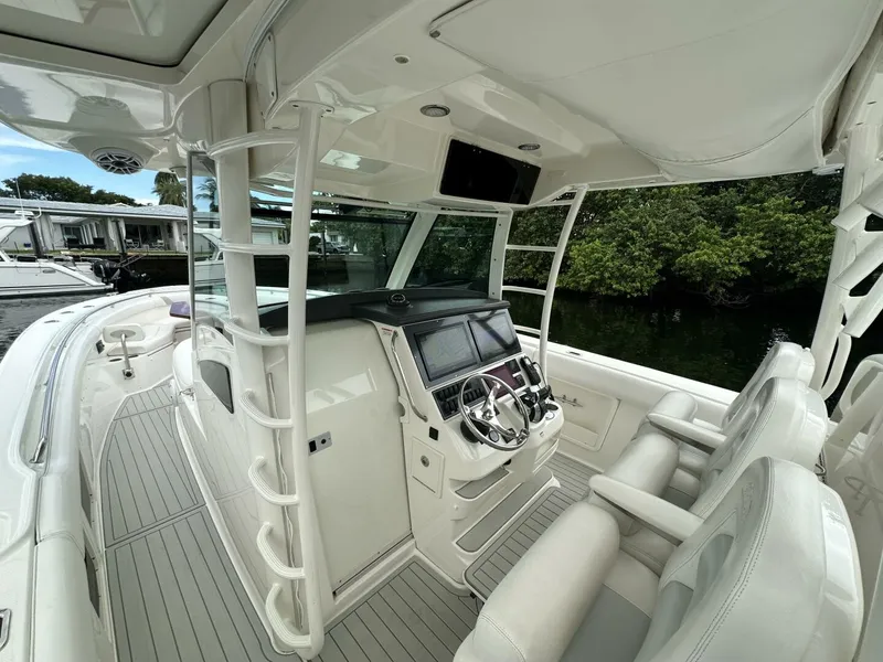 Slide: The Image of Boston Whaler 370 Outrage 2015 - 5634436