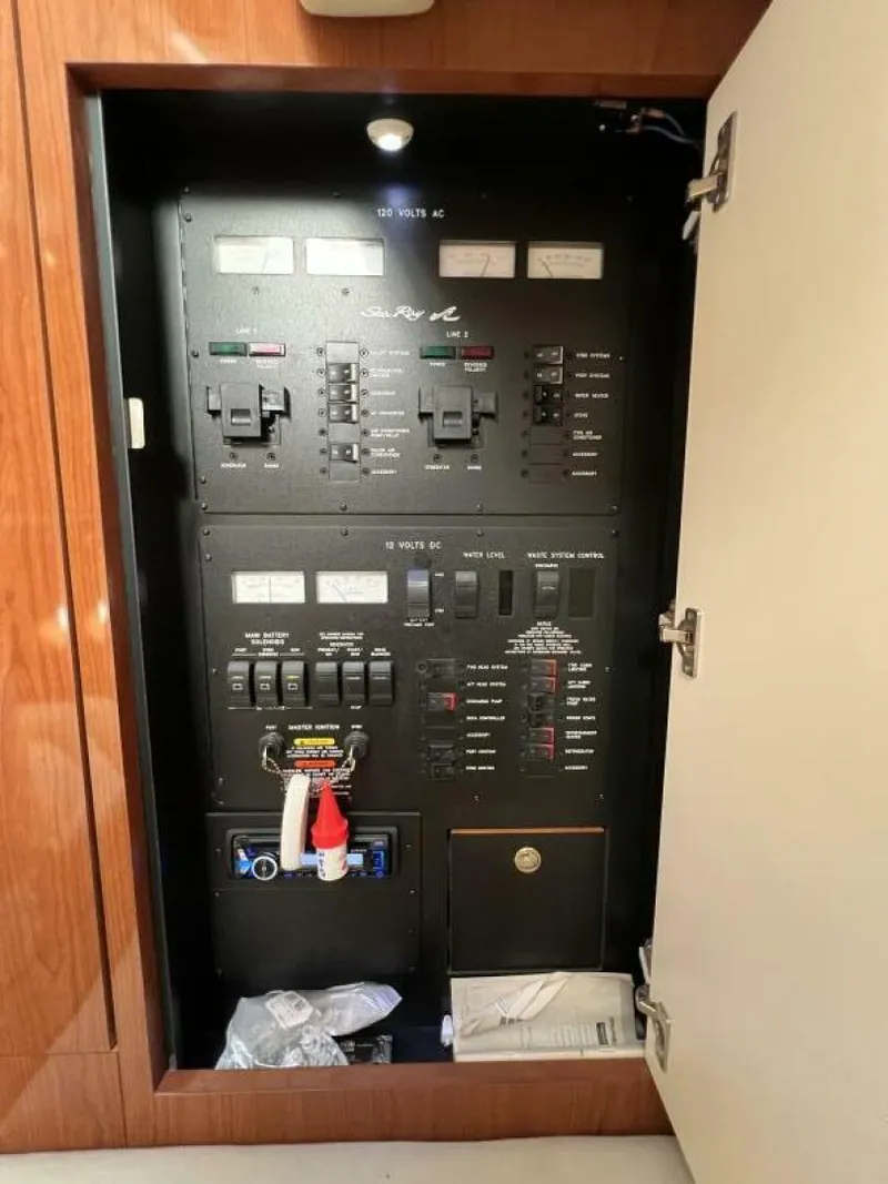 Slide: The Image of 2002 Sea Ray 360 Sundancer Electrical Panel - 5645788