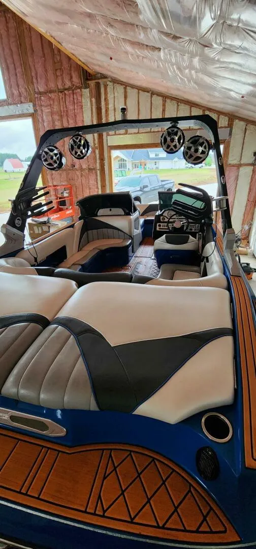 Slide: The Image of MB F21 2017 - 5605075