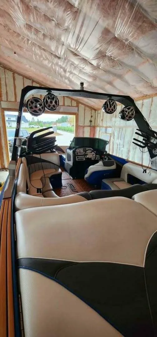 Slide: The Image of MB F21 2017 - 5608002