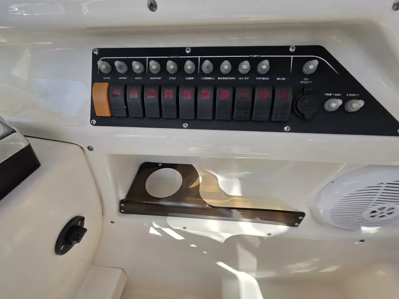 Slide: The Image of Boston Whaler 255 Conquest 2003 - 5605810