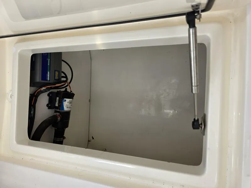 Slide: The Image of Boston Whaler 255 Conquest 2003 - 5605818