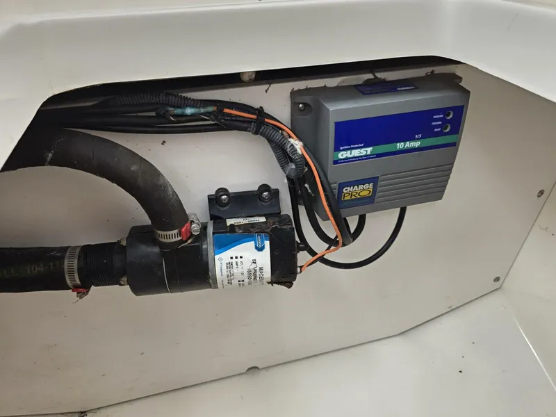 Slide: The Image of Boston Whaler 255 Conquest 2003 - 5605819