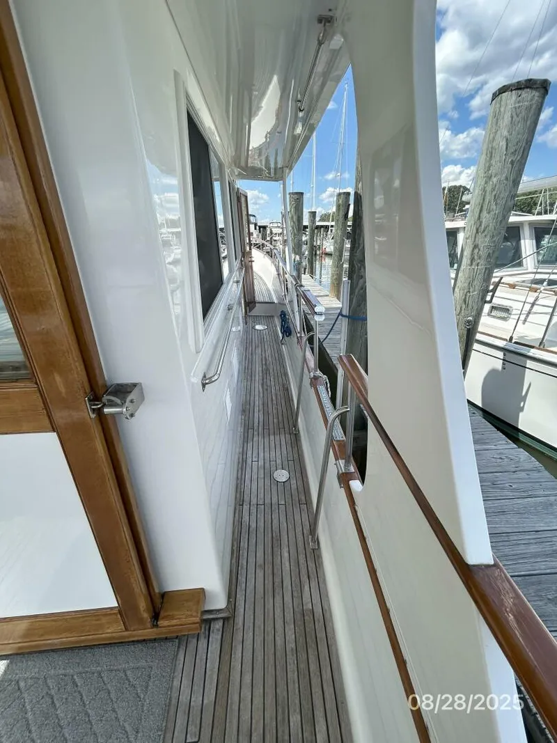 Slide: The Image of 42' Grand Banks starboard side deck1 - 5615604