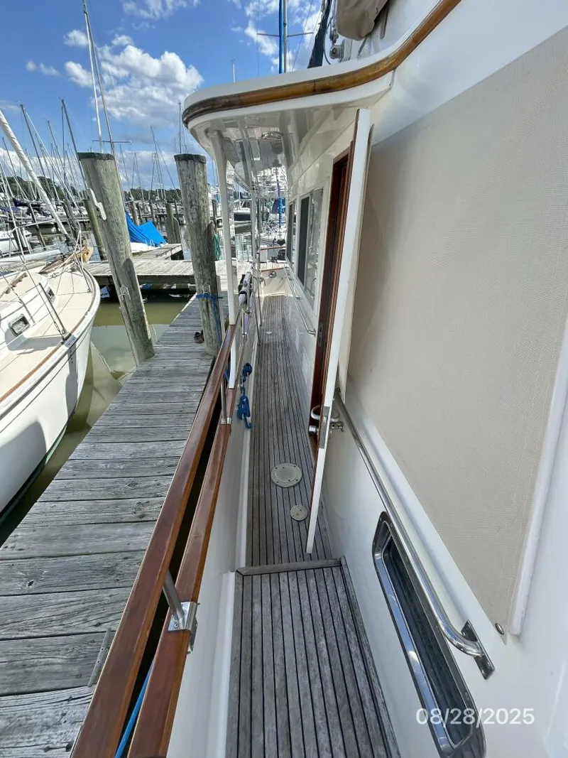 Slide: The Image of 42' Grand Banks starboard side deck2 - 5615603